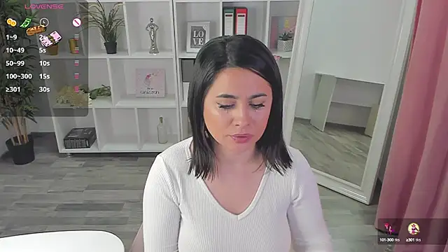 Snapshot of EmaBrownie chatting on 01-30-25, 08:21 EmaBrownie online show from 01-30-25, 08:21