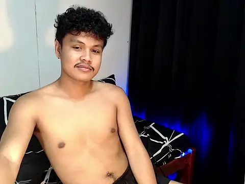 Snapshot of Brylon_ken chatting on 10-27-25, 04:22 Brylon ken online show from 10-27-25, 04:22