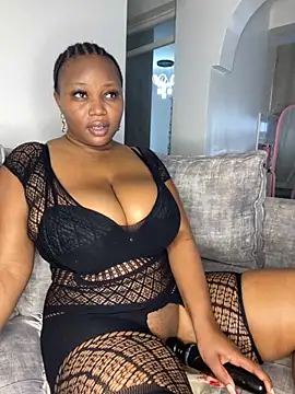 Hyra Ari online show from 10-31-25, 06:25