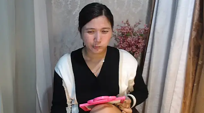 Snapshot of MS_Isabella_Snow92 chatting on 02-06-25, 08:39 MS Isabella Snow92 online show from 02-06-25, 08:39