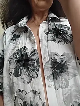 Susannemilf online show from 10-19-25, 05:24