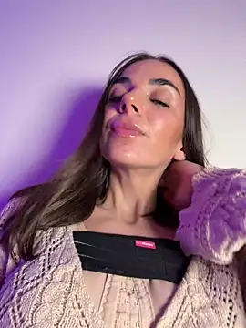 Snapshot of Bad_Giorgia chatting on 12-14-25, 09:14 Bad Giorgia online show from 12-14-25, 09:14