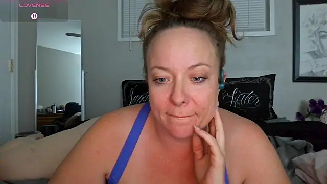 julimonroe online show from 11-04-25, 03:05