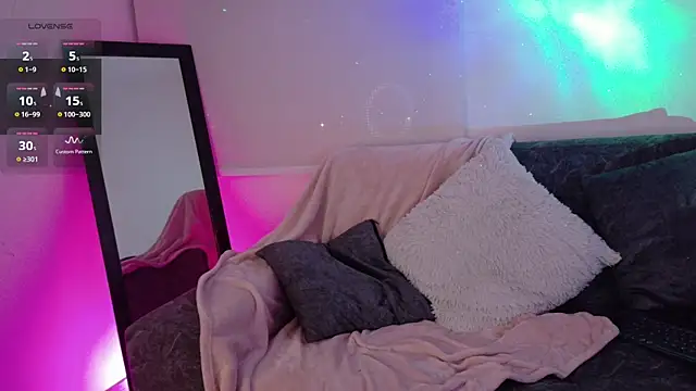 Lia Tinez online show from 10-19-25, 12:11