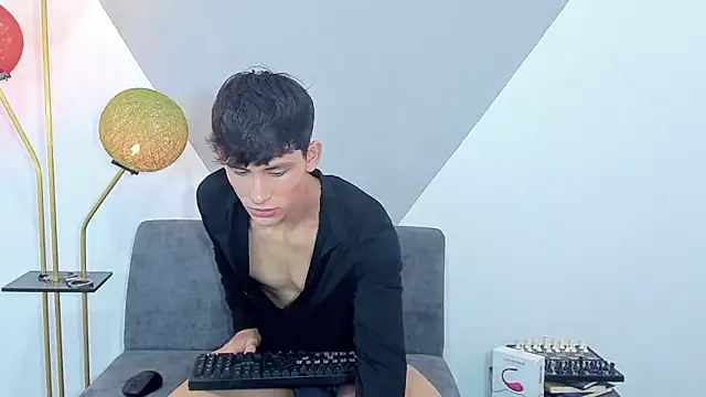Snapshot of logan_thomas chatting on 12-06-24, 08:05 logan thomas online show from 12-06-24, 08:05
