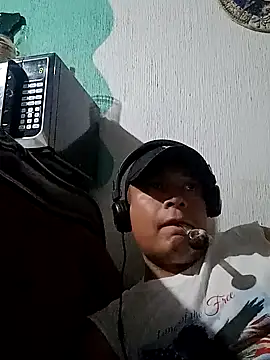 Snapshot of Noctucrasy247 chatting on 12-19-24, 05:18 Noctucrasy247 online show from 12-19-24, 05:18