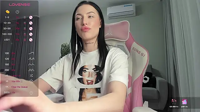 JenniferQueen11 online show from 02-07-25, 03:08