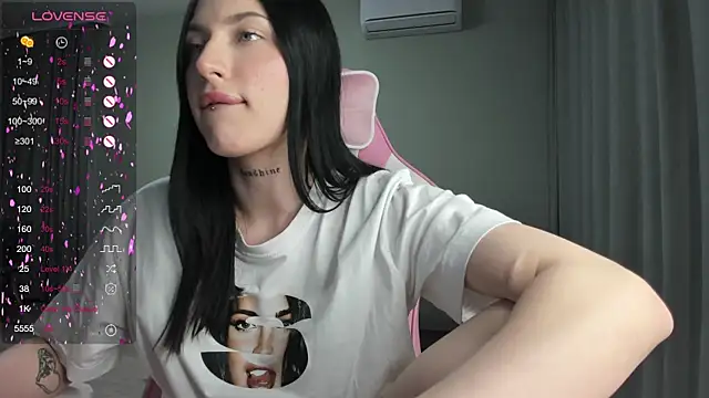 JenniferQueen11 online show from 02-15-25, 02:22