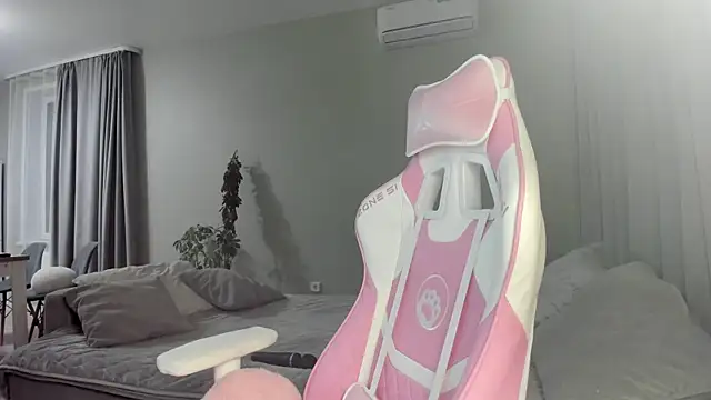 JenniferQueen11 online show from 03-13-25, 02:01