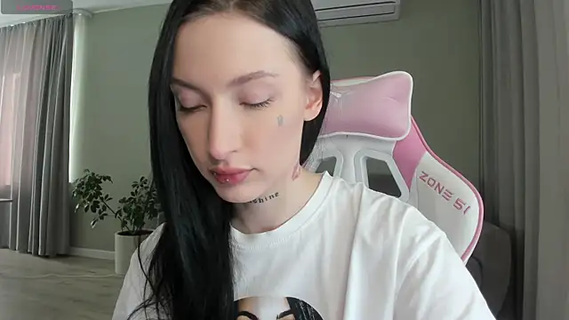 JenniferQueen11 online show from 10-16-25, 06:36