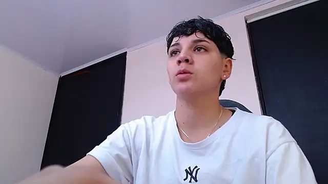 bad giirl  online show from 12-13-24, 04:38