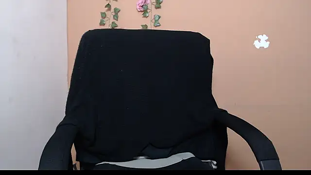 Snapshot of Hellensextits chatting on 12-07-24, 09:39 Hellensextits online show from 12-07-24, 09:39