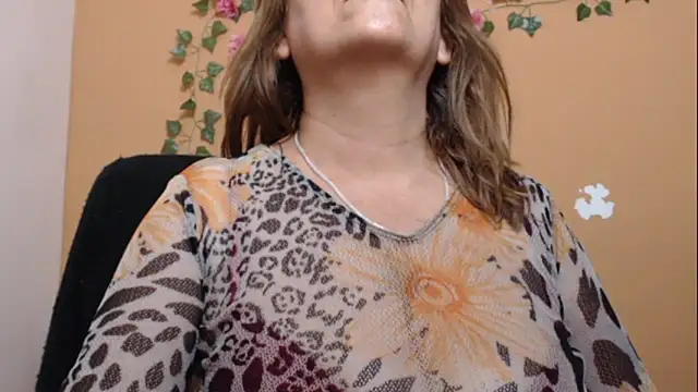 Snapshot of Hellensextits chatting on 12-15-24, 10:39 Hellensextits online show from 12-15-24, 10:39