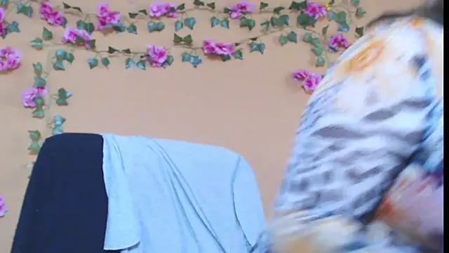 Snapshot of Hellensextits chatting on 12-22-24, 02:49 Hellensextits online show from 12-22-24, 02:49