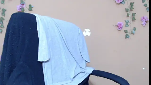 Snapshot of Hellensextits chatting on 12-24-24, 04:30 Hellensextits online show from 12-24-24, 04:30