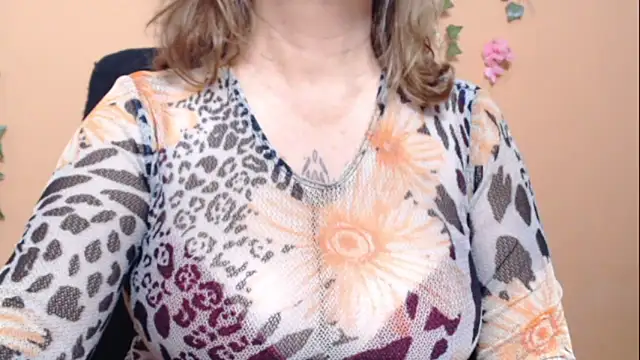 Snapshot of Hellensextits chatting on 12-31-24, 11:20 Hellensextits online show from 12-31-24, 11:20