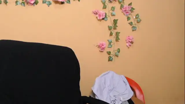 Snapshot of Hellensextits chatting on 01-11-25, 07:28 Hellensextits online show from 01-11-25, 07:28