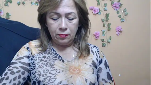 Snapshot of Hellensextits chatting on 01-31-25, 03:52 Hellensextits online show from 01-31-25, 03:52