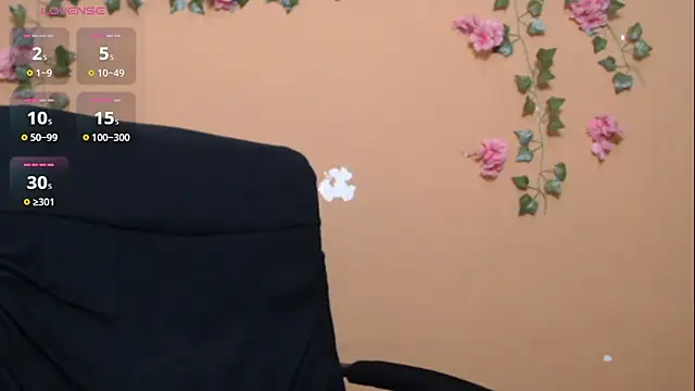 Snapshot of Hellensextits chatting on 02-16-25, 11:27 Hellensextits online show from 02-16-25, 11:27