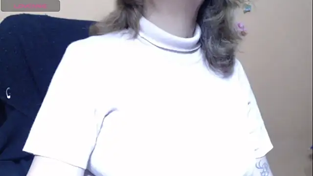 Snapshot of Hellensextits chatting on 03-15-25, 05:52 Hellensextits online show from 03-15-25, 05:52