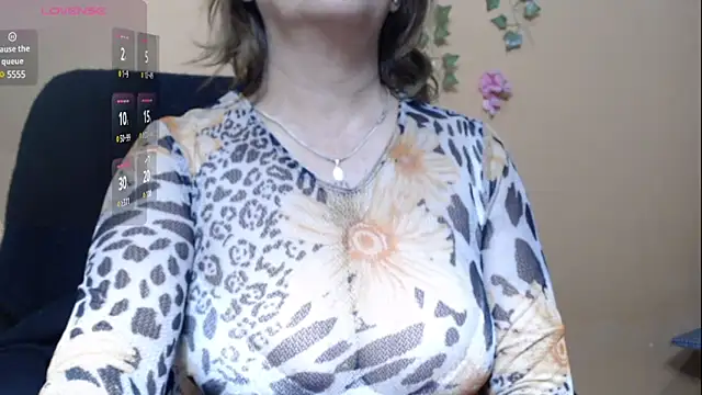 Snapshot of Hellensextits chatting on 03-18-25, 03:31 Hellensextits online show from 03-18-25, 03:31