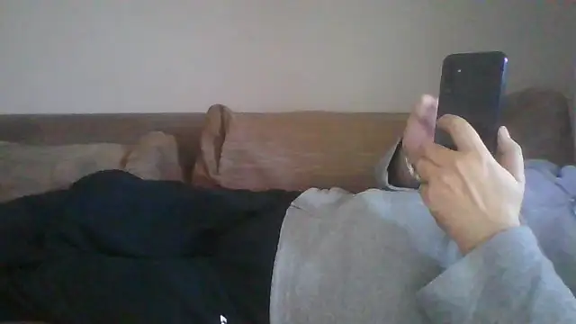 Snapshot of Anderrust chatting on 11-08-25, 09:31 Anderrust online show from 11-08-25, 09:31