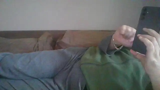 Snapshot of Anderrust chatting on 11-30-25, 12:20 Anderrust online show from 11-30-25, 12:20