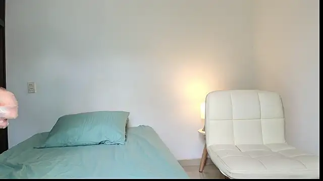 Snapshot of carminaurmommy chatting on 12-17-24, 07:04 carminaurmommy online show from 12-17-24, 07:04