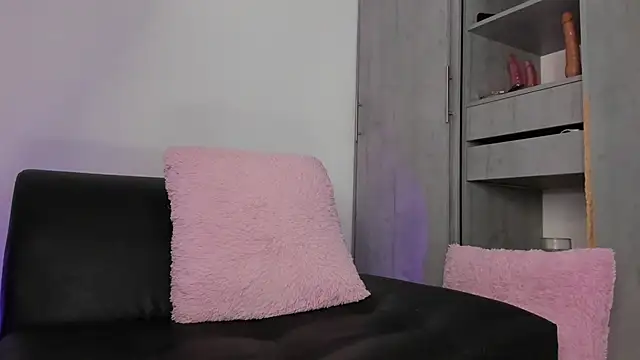 sofiaa snoww online show from 02-10-26, 12:37