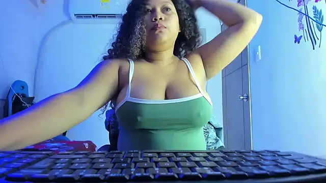 Lunastar02 online show from 02-06-26, 01:58