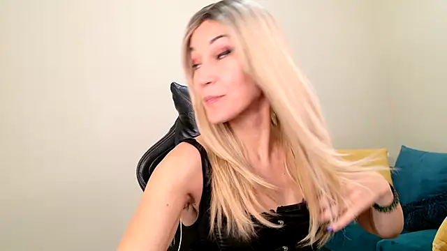 EveEnigma online show from 01-17-25, 06:02