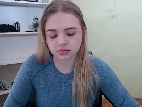 CrazyGloria online show from 02-08-25, 06:22