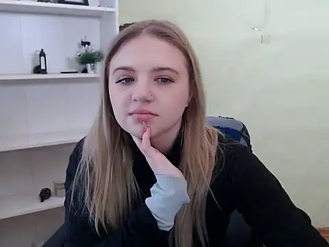 CrazyGloria online show from 02-18-25, 06:15