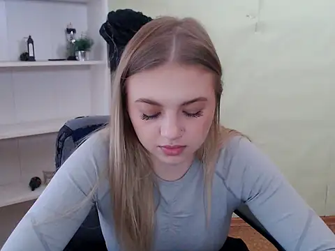 CrazyGloria online show from 03-05-25, 06:01