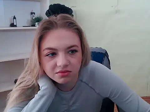 CrazyGloria online show from 03-06-25, 06:08