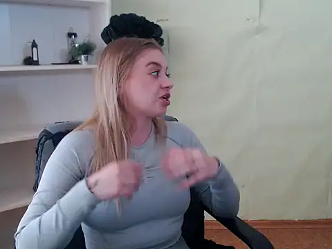 CrazyGloria online show from 03-20-25, 09:15