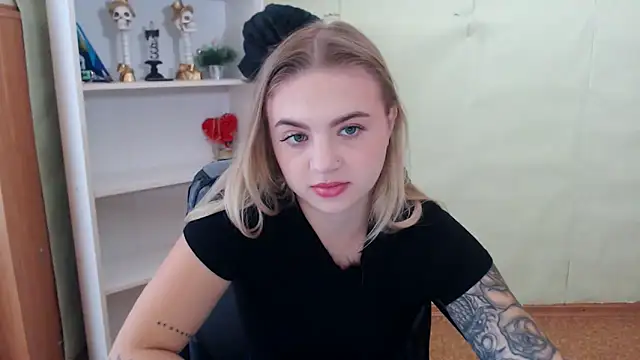 CrazyGloria online show from 09-19-25, 05:31