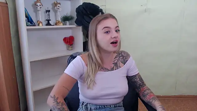 CrazyGloria online show from 09-21-25, 05:31