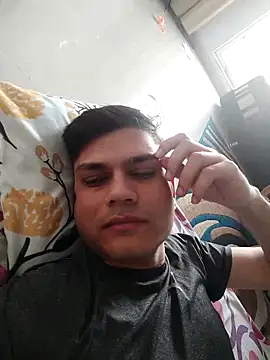 Snapshot of alex78265 chatting on 09-15-25, 01:05 alex78265 online show from 09-15-25, 01:05