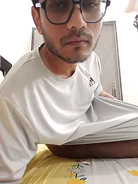 Snapshot of alex78265 chatting on 11-16-25, 12:33 alex78265 online show from 11-16-25, 12:33