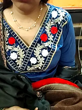 Snapshot of Diya_143 chatting on 01-16-26, 07:45 Diya 143 online show from 01-16-26, 07:45