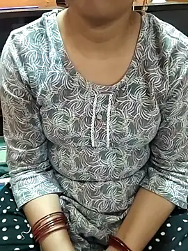 Snapshot of Diya_143 chatting on 02-19-26, 07:48 Diya 143 online show from 02-19-26, 07:48