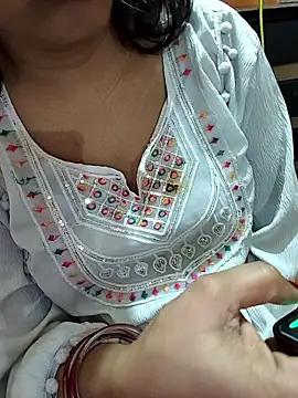 Snapshot of Diya_143 chatting on 02-20-26, 06:30 Diya 143 online show from 02-20-26, 06:30