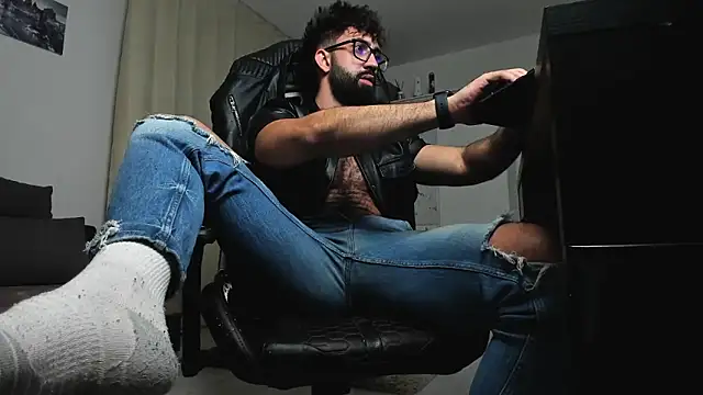 Snapshot of liamaesthetic chatting on 02-25-26, 07:56 liamaesthetic online show from 02-25-26, 07:56