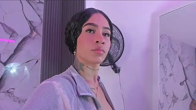 LARAA CROFT online show from 10-02-25, 12:12