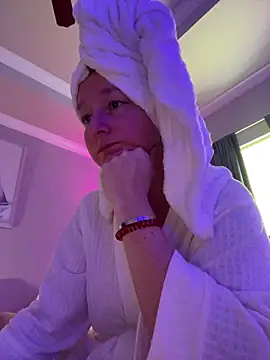 Vivian MayXxX online show from 10-04-25, 06:28