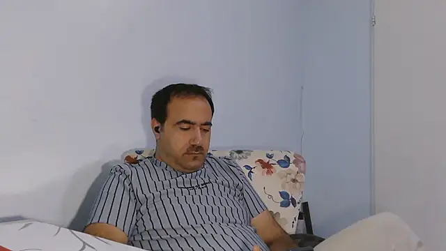 Snapshot of ZYXEL353 chatting on 10-31-25, 11:06 ZYXEL353 online show from 10-31-25, 11:06