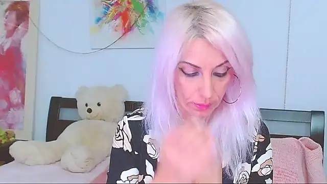 HoneyLara online show from 10-19-25, 08:53