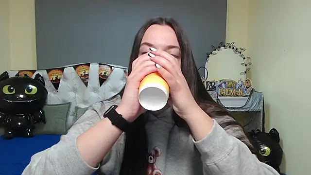 Snapshot of MilanaPrice chatting on 10-24-25, 05:15 MilanaPrice online show from 10-24-25, 05:15