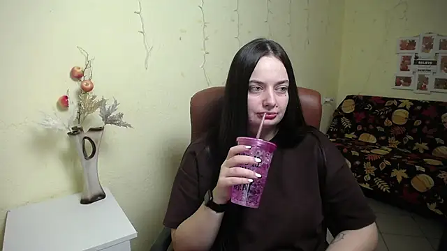 Snapshot of MilanaPrice chatting on 11-15-25, 06:15 MilanaPrice online show from 11-15-25, 06:15